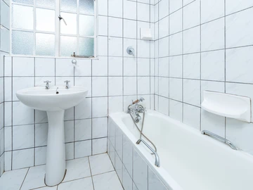 3 Bedroom Flat & Apartment