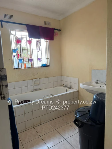 Westgate 2-Bed Home on 825 m² — Upper-fixer
