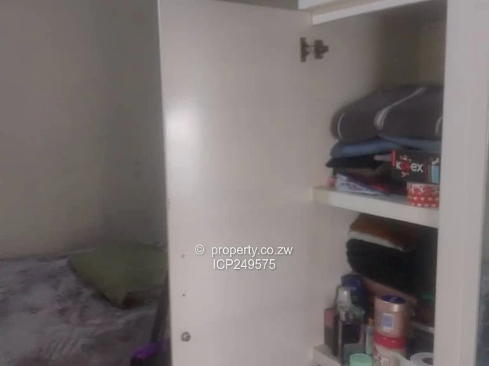 Zengeza 2 Chitungwiza 4 bedroom house for 40K