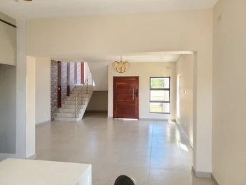 4 Bedroom Flat & Apartment