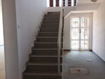 2 Bedroom Flat & Apartment