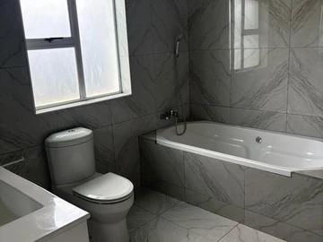 2 Bedroom Flat & Apartment