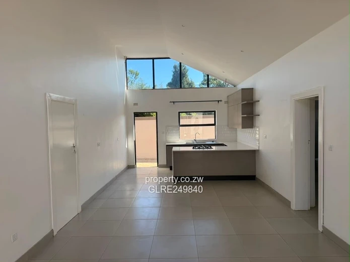 Mount Pleasant: Modern 3-Bed Flat, Open-Plan & Borehole