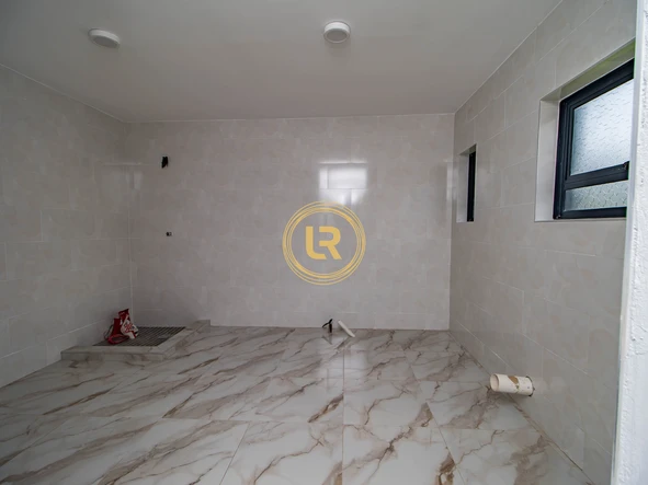 6 Bedroom House