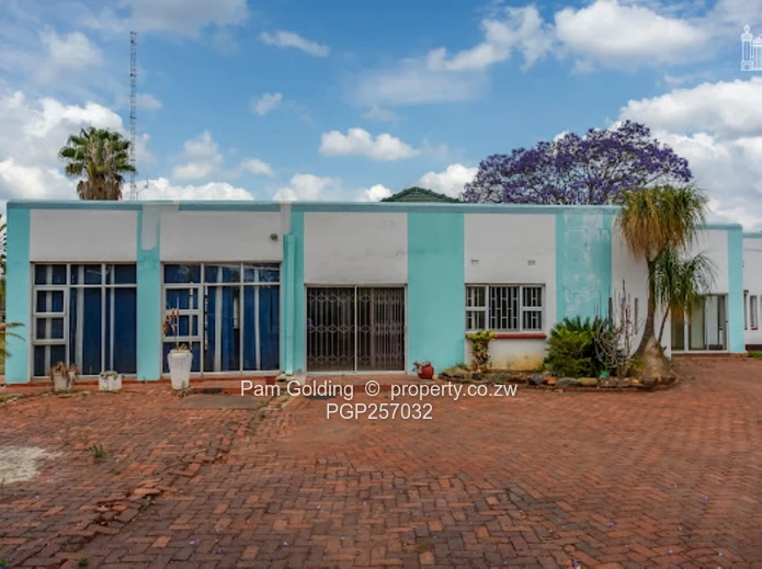 Belvedere 10-Bed Home — Pool, Tennis court Borehole & Solar (Sole Mandate)