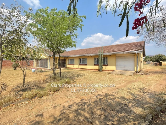 Spacious Family Living On An Acre