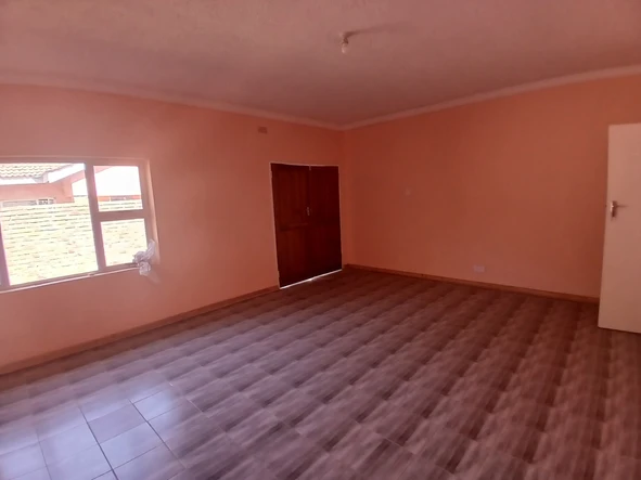 16 Bedroom Garden Flat