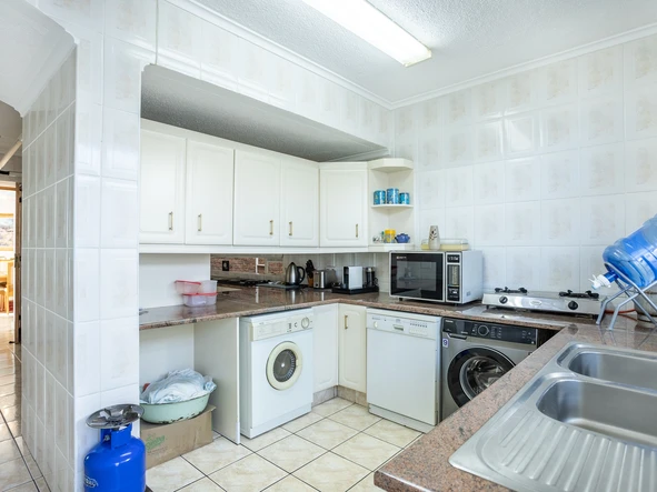 3 Bedroom Flat & Apartment