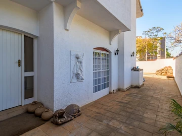 3 Bedroom Flat & Apartment