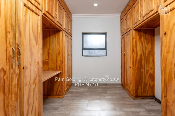 Beautiful Modern Family Home in Helensvale