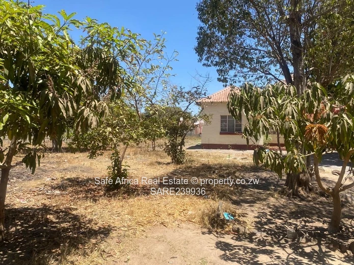 WATERFALLS- PROSPECT AREA 5 Bedroomed house for sale