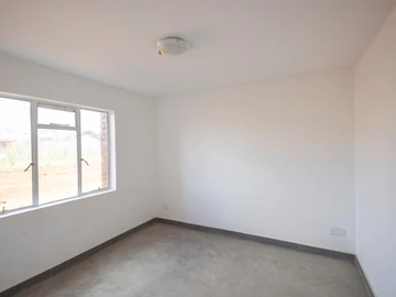 2 Bedroom Flat & Apartment