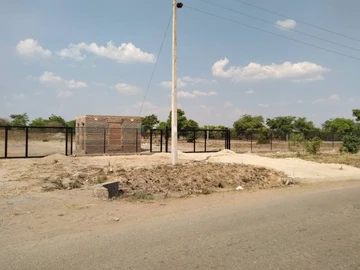 Commercial & Industrial Land