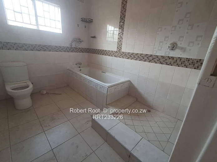 Spacious 4 bed family home in New Marlbrough