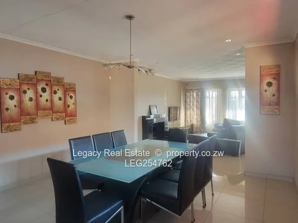 3-Bed Westgate Flat – Tiled, Built-ins & Bar (Sole Mandate)