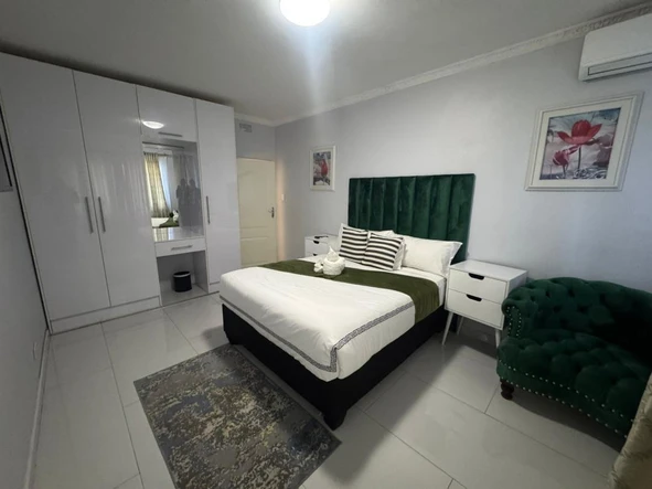 2 Bedroom Flat & Apartment
