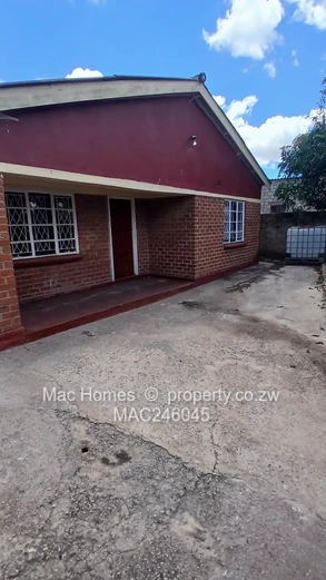4-Bed Home for Rent in Zengeza — Spacious 750m² Plot with Fireplace