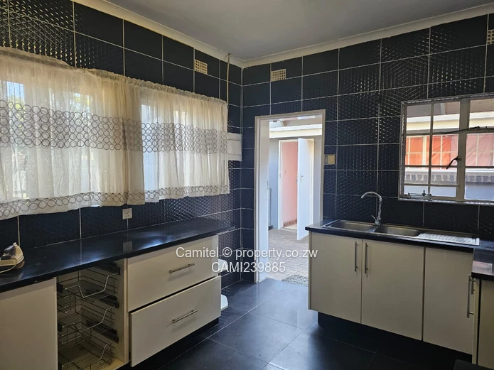 Borrowdale:Perfectly located home 4 beds main en-suite clean title deed