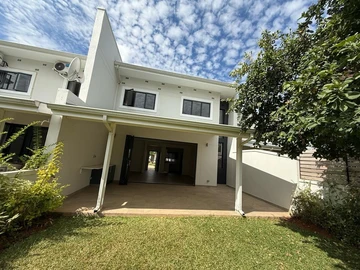 3 Bedroom Flat & Apartment