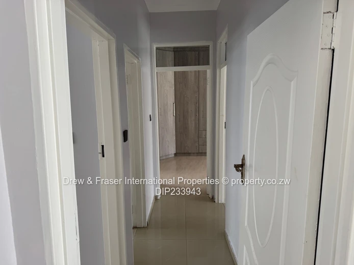 Modern 3-Bed Garden Flat with Borehole in Old Windsor