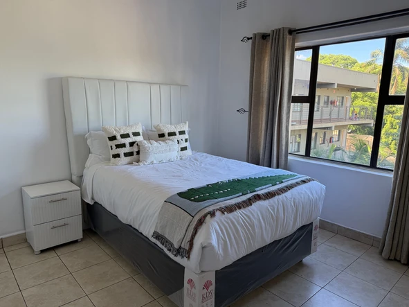 2 Bedroom Flat & Apartment