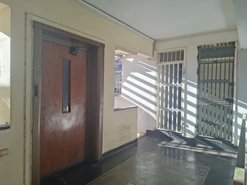 2 Bedroom Flat & Apartment