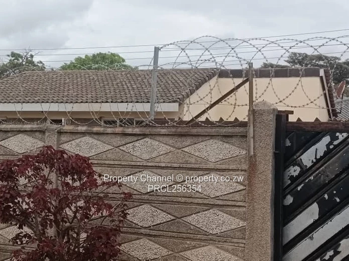 Msasa Park: 2-Bed Home with Covered Carport & Yard