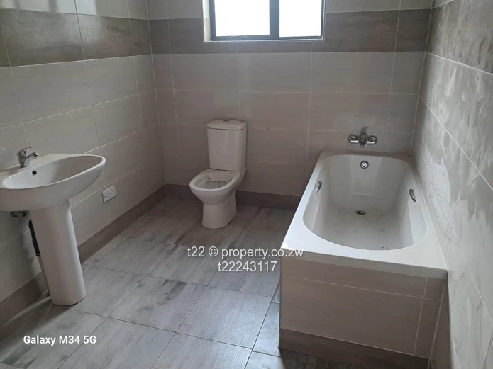 Single-Level 8-Bed Brookview Home — Large Lawn & Borehole