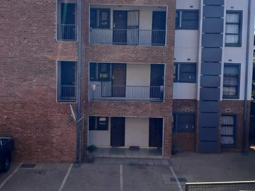 2 Bedroom Flat & Apartment