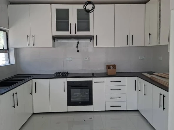 4 Bedroom Flat & Apartment