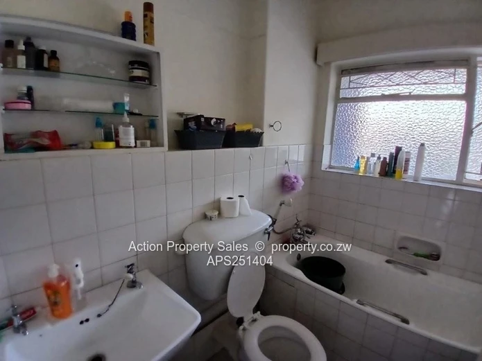 Neat 2 Bed Garden Flat In Avondale! 