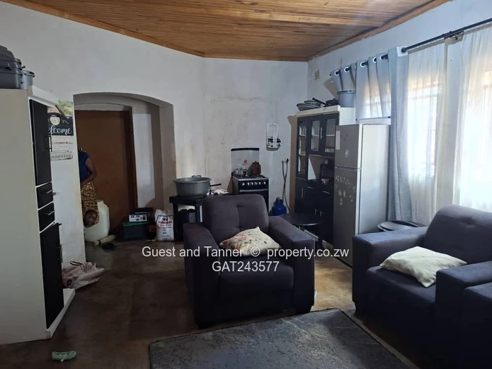 5-Bedroom House For Sale In Borrowdale West