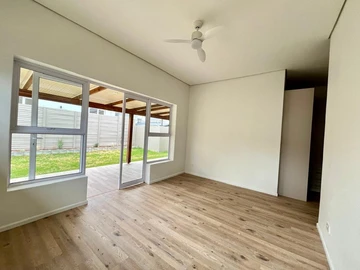 3 Bedroom Flat & Apartment