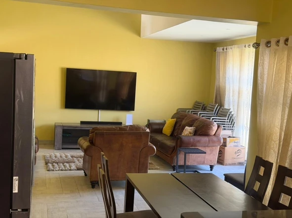 4 Bedroom Flat & Apartment