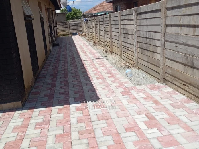 Madokero: 3-Bed Home with Borehole & Paved Driveway