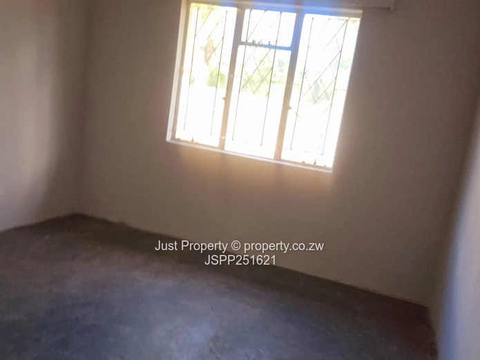Braeside 4-Bed Renovator's Gem on 912m² — Garage & ZESA
