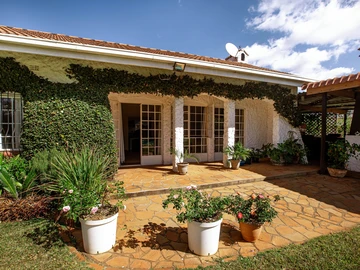 6 Bedroom House