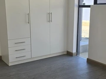 3 Bedroom Flat & Apartment