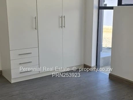 Groom Bridge 3-Bed Flat — Walled, Modern Kitchen & En-Suite