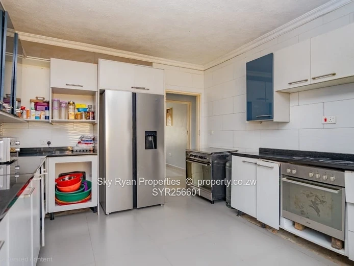 5-Bedroom Family Home For Sale - Madokero 
