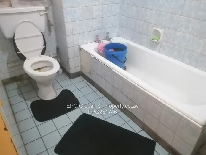 Solid one bedroom flat available for letting 