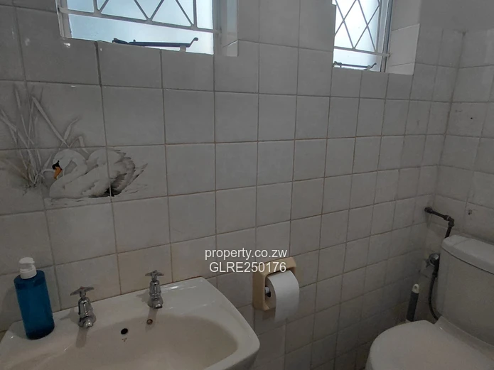Spacious 3-Bed Waterfalls Home: Pool, Garden & Solar