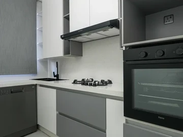 2 Bedroom Flat & Apartment