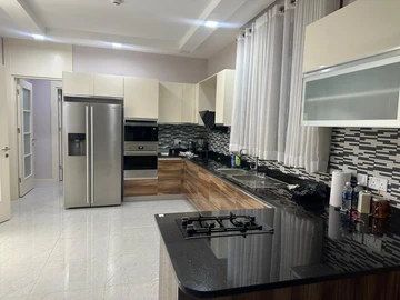 5 Bedroom House
