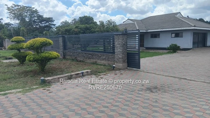 Hatfield 5-Bed Home on 1870m² — Borehole & Garage