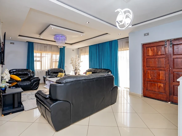 5 Bedroom House