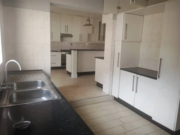 6 Bedroom House