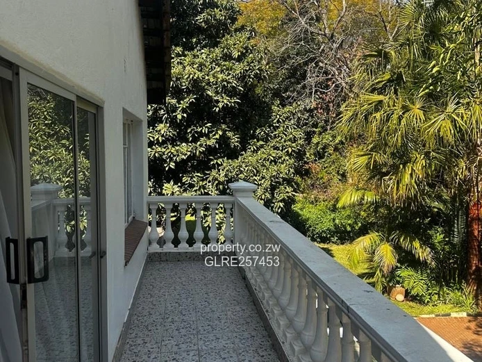Vainona Family Home — 5BR, Pool & Balcony on 4666m²