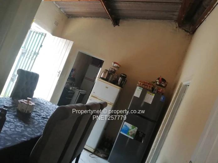 4-Bed Home in Glen View 3 with Title Deeds, Borehole & Secure Gate (Sole Mandate)