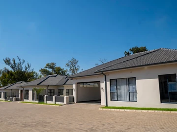 6 Unit Townhouse Complex